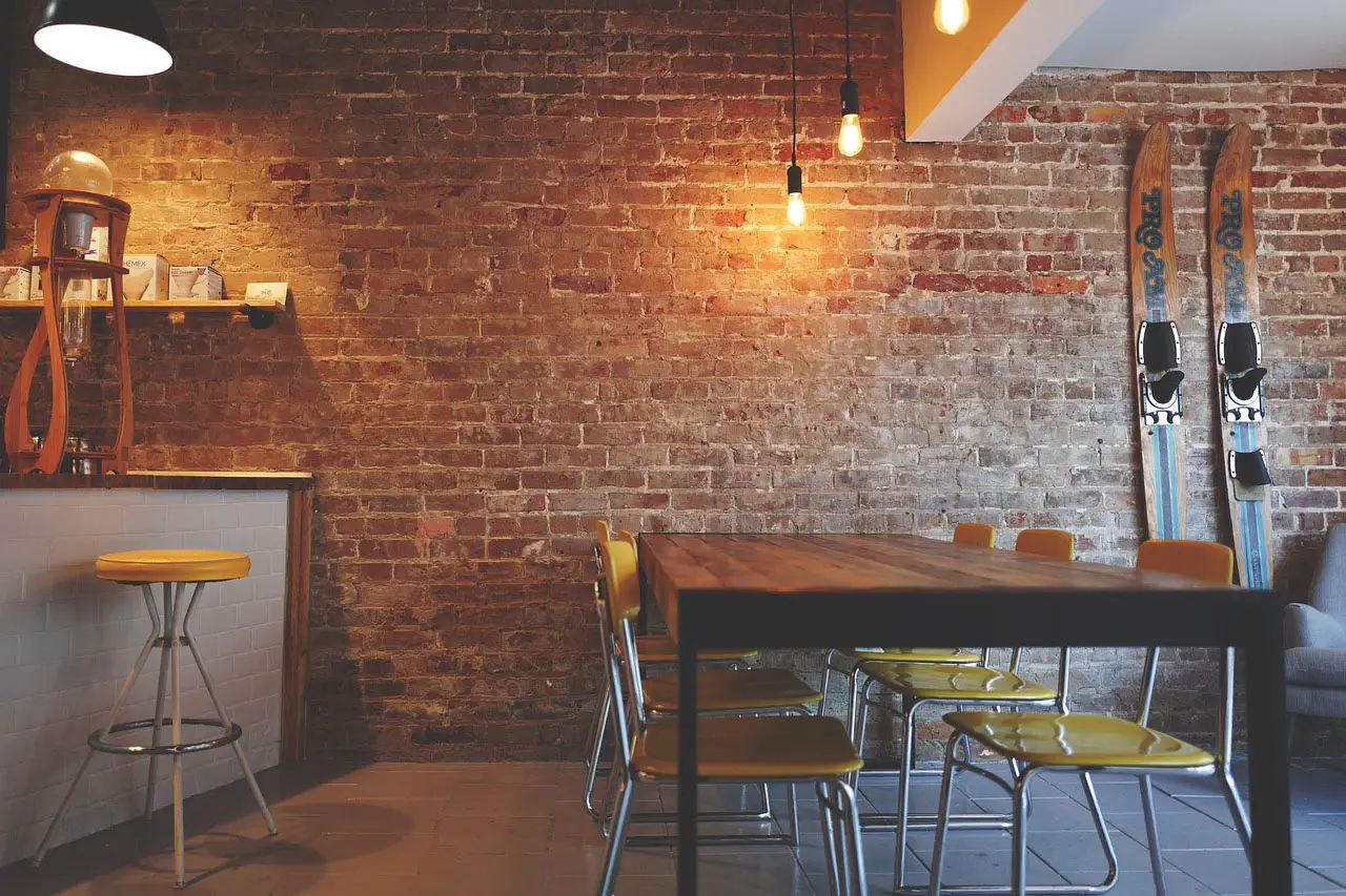 Restaurant met afhaalmaaltijden en tafelreservering